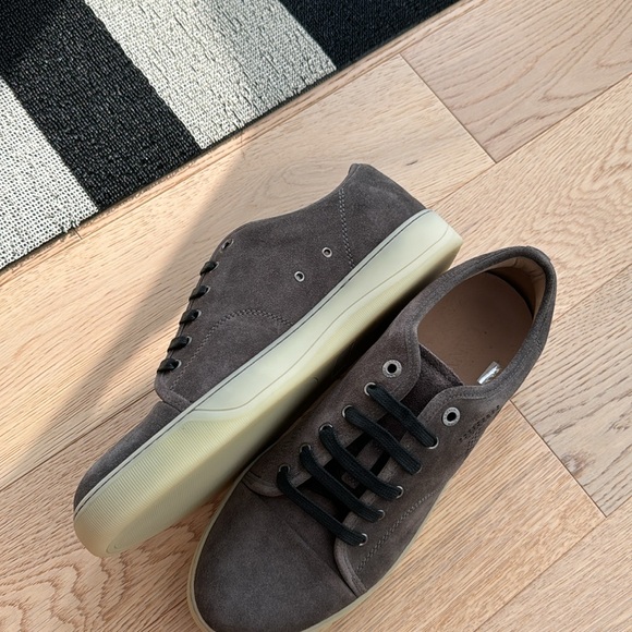 Lanvin taupe suede shoes - Picture 3 of 5